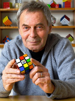 80 éve, 1944. július 13-án született ifj. Rubik Ernő  szobrász, építész, formatervező, belsőépítész, játéktervező, feltaláló